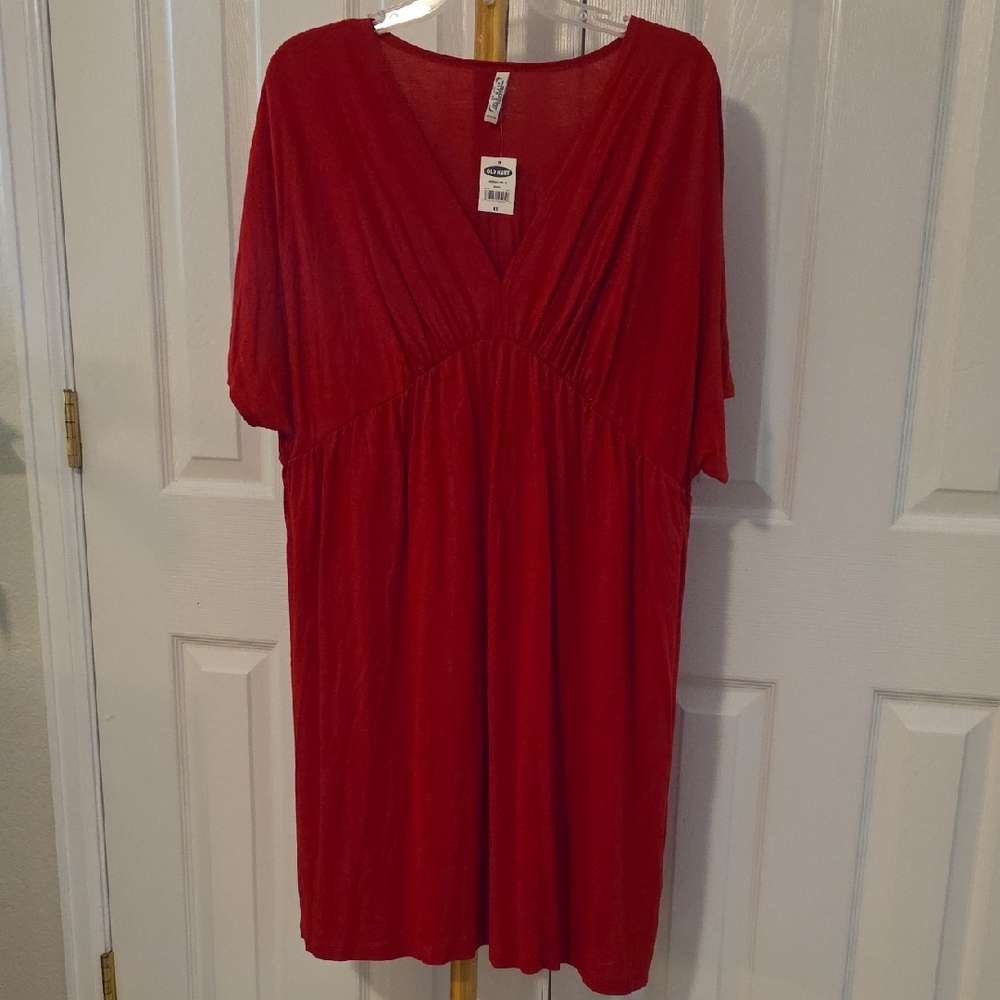 Old Navy Scarlet V-Neck Top
